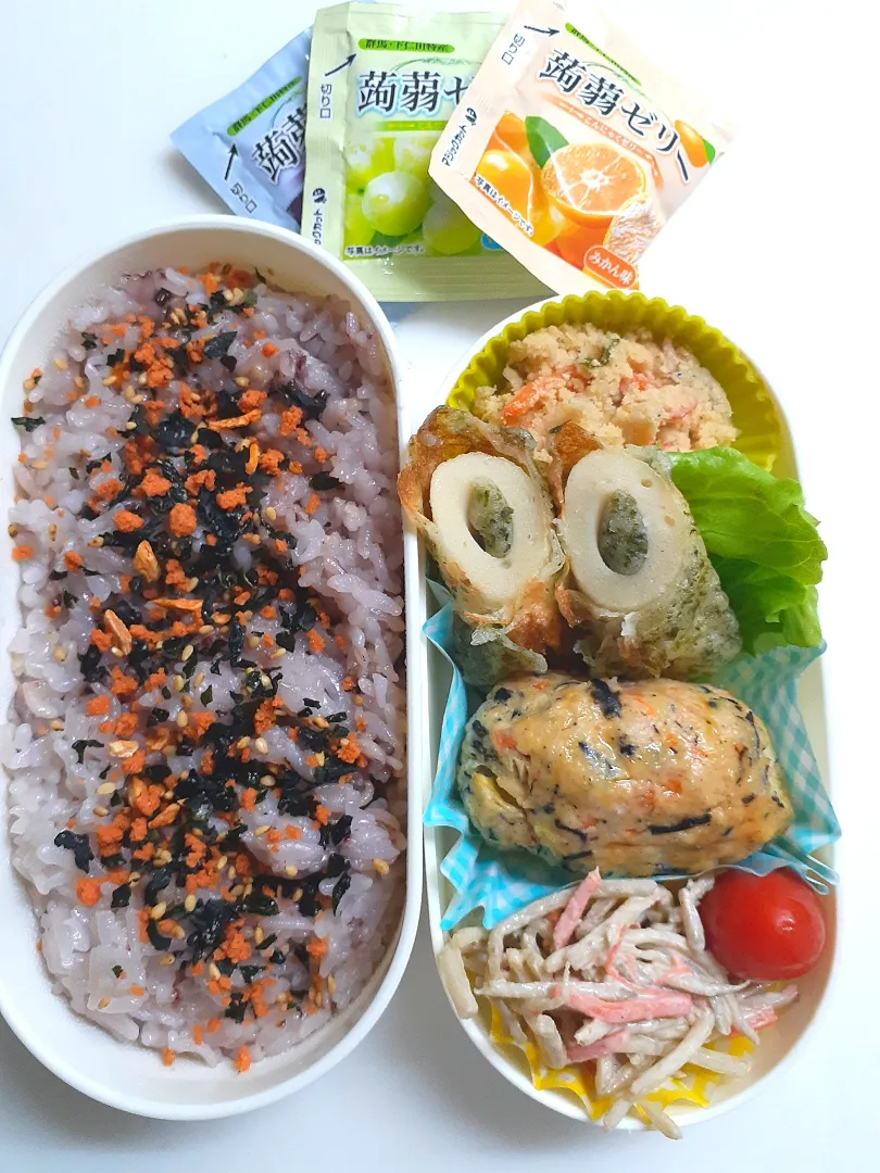 ☆中学生弁当☆鮭若芽ごはん、卯の花、竹輪磯揚げ、ひじき入りつくね、牛蒡サラダ、ミニトマト、蒟蒻ゼリー|ｼｮｺﾗさん