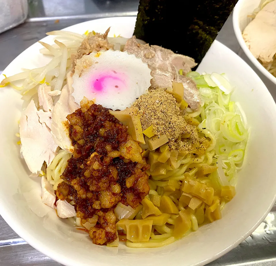 本日のまぜ麺　特製背脂ニンニク辛子味噌ダレ|さくたろうさん