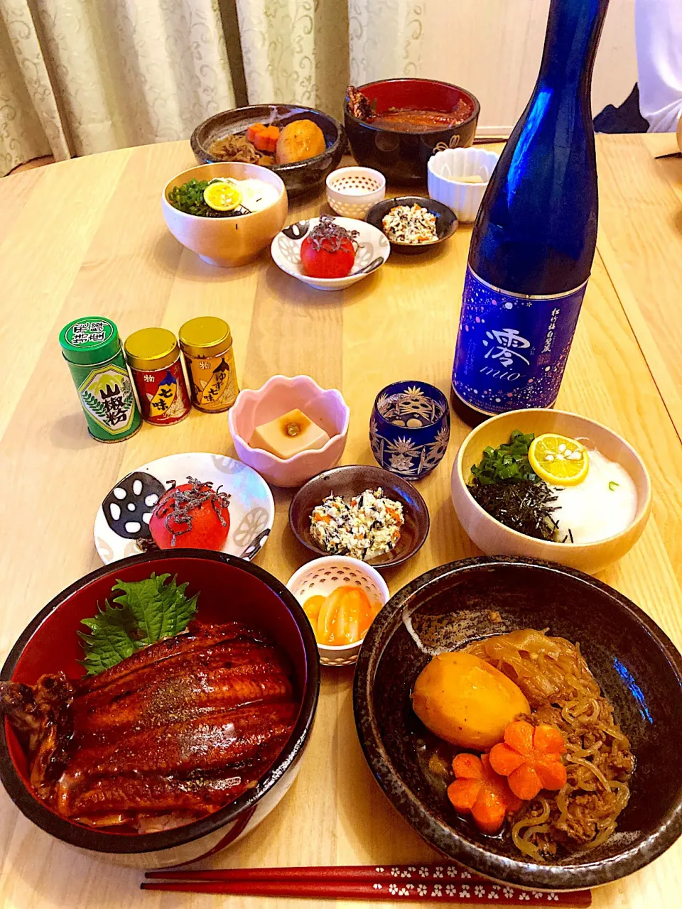 Snapdishの料理写真:今日の夕食　鰻丼　肉じゃが　茶蕎麦　冷やしトマトの塩昆布かけ　白和え　胡麻豆腐　うにいか|ふわ猫はなちゃんさん