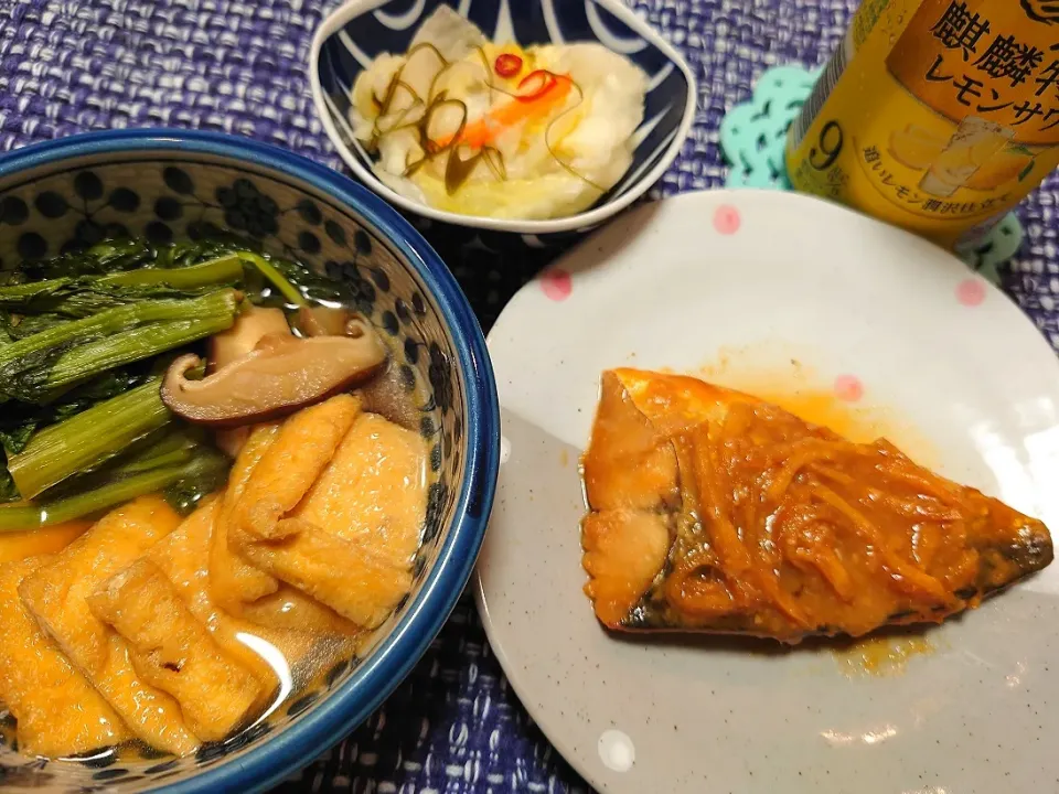 ★木曜日の晩酌★
❇️鯖の味噌煮
❇️小松菜とお揚げさんの煮浸し
❇️白菜の浅漬け|☆Chieco☆さん