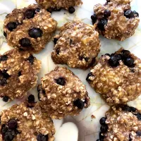 Snapdishの料理写真:Vegan oat cookies with peanut butter and blueberries|MissYumYumさん