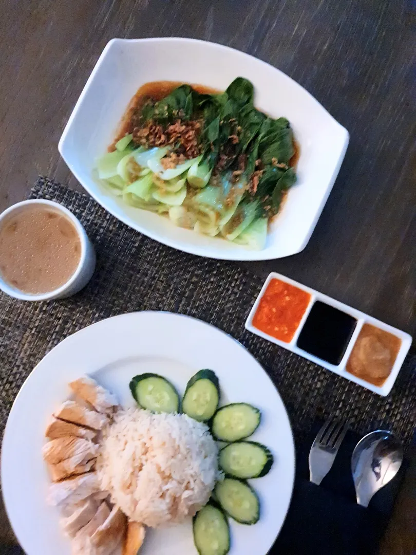 Hainanese Chicken Rice and garlic baby kailan|YCさん