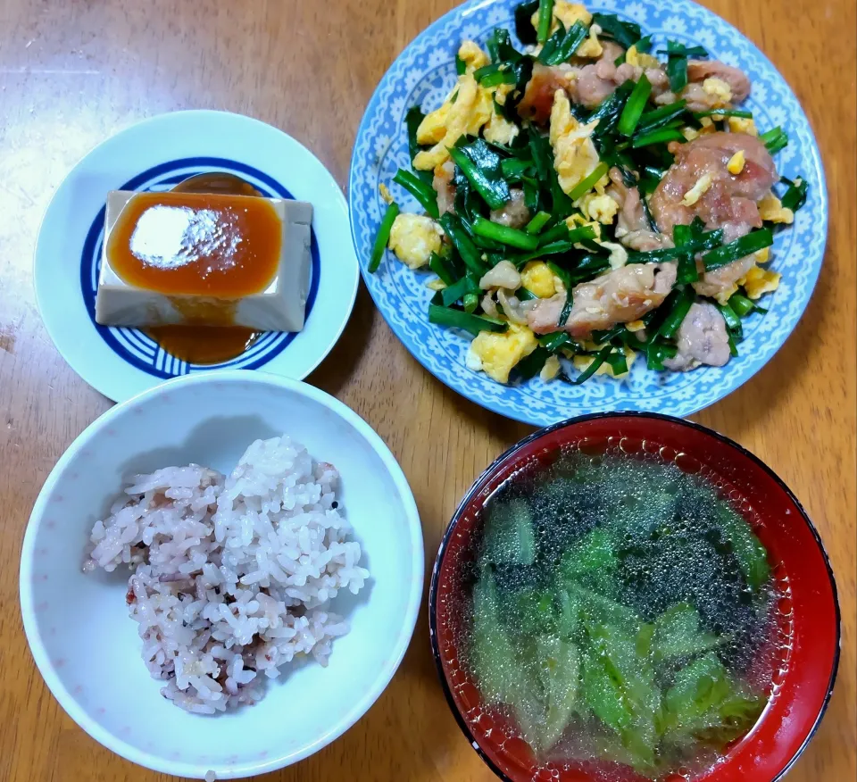 ６月３日　ニラ玉豚こま　胡麻豆腐　レタスとわかめの中華スープ|いもこ。さん