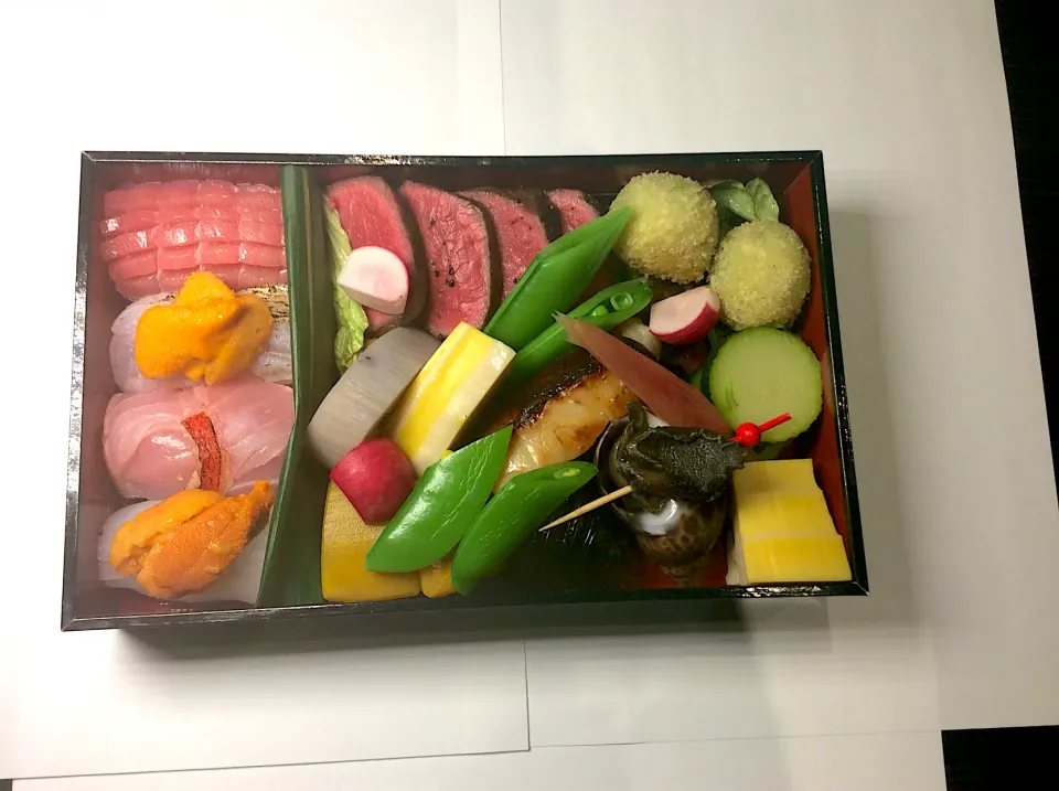 Snapdishの料理写真:寿司弁当|Kokoyahontenさん