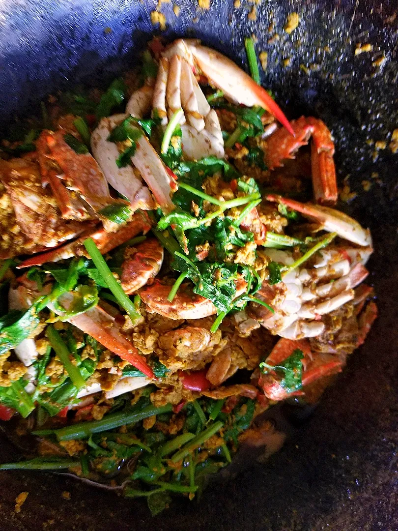 Stir Fried Crab with Curry Powder😋❤|Jaturong Wongsakdaさん