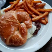 Roast Beef and Cheese with french fries|Steve Cooperさん