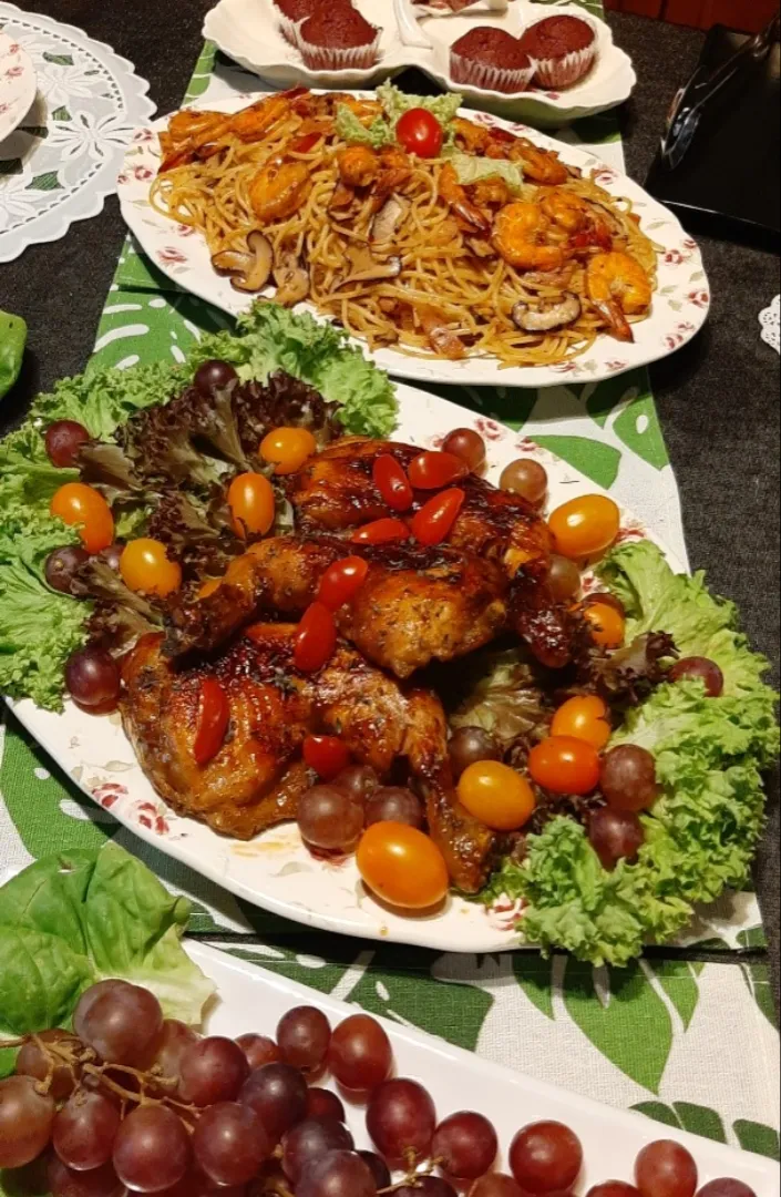 Snapdishの料理写真:Roasted chicken thigh & Prawn Aglio e Olio|ģřãçîöůşさん