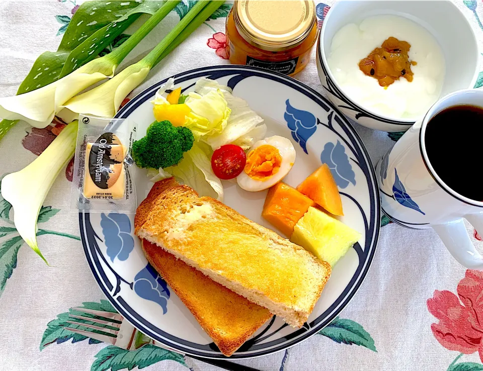 Snapdishの料理写真:お庭の花とモーニングプレート|あっちゃんさん