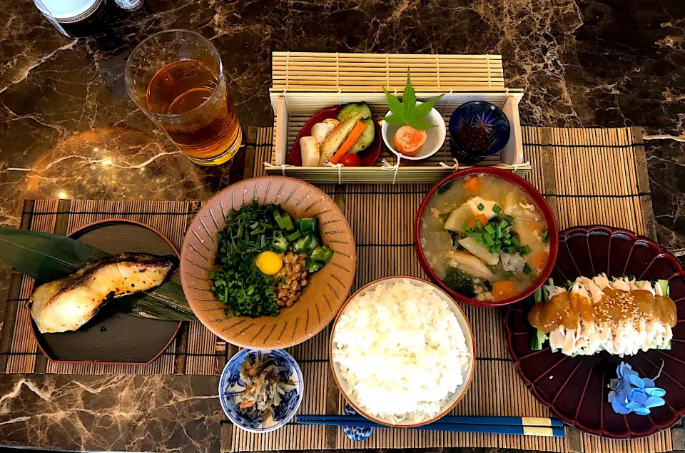 棒棒鶏や西京焼きや豚汁の朝ごはん🍚🌿|💍ごはん🍚さん