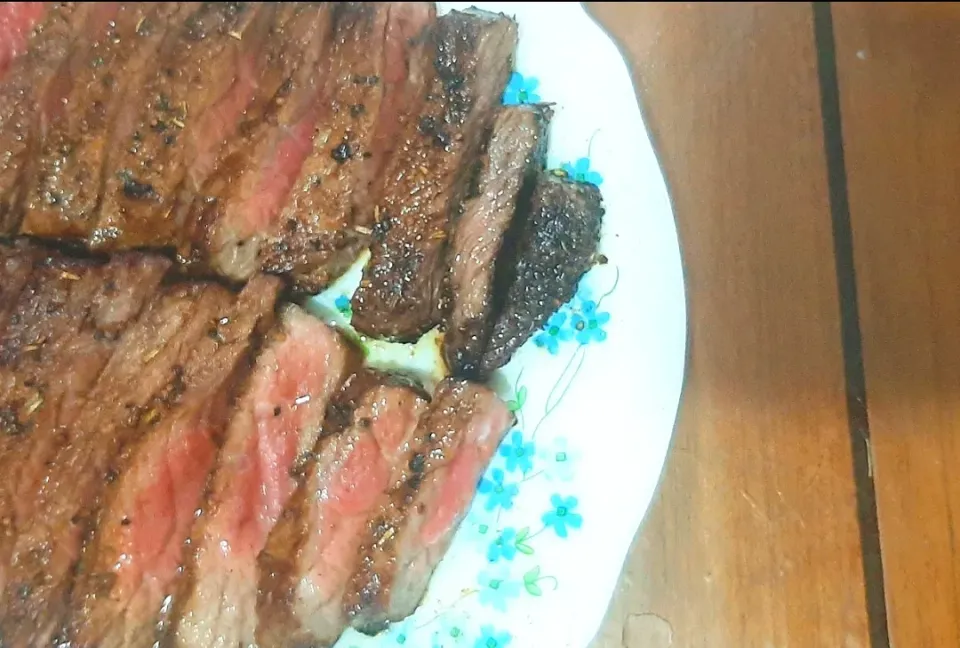 medium rare steak everyone??|appissさん