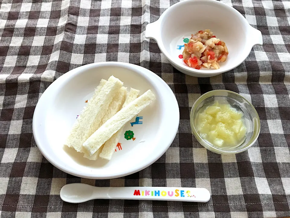 Snapdishの料理写真:【離乳食】ささみとトマトの野菜スープ煮、食パン、キウイ|sayaさん