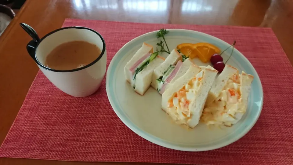 ☆卵サンド ハムキュウリサンド
☆コーヒー☕😃☀️|chikakoさん