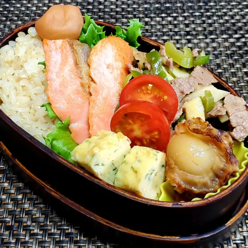 Snapdishの料理写真:シャケ&ホタテ弁当🍱|クッキングオヤジさん