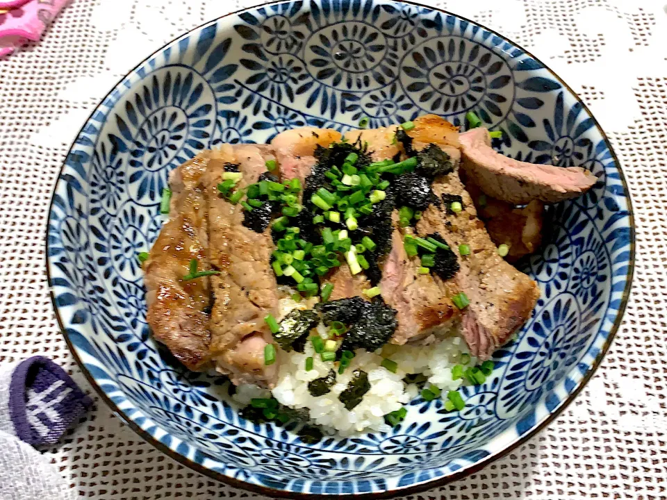 ステーキ丼🥩|Sachyさん