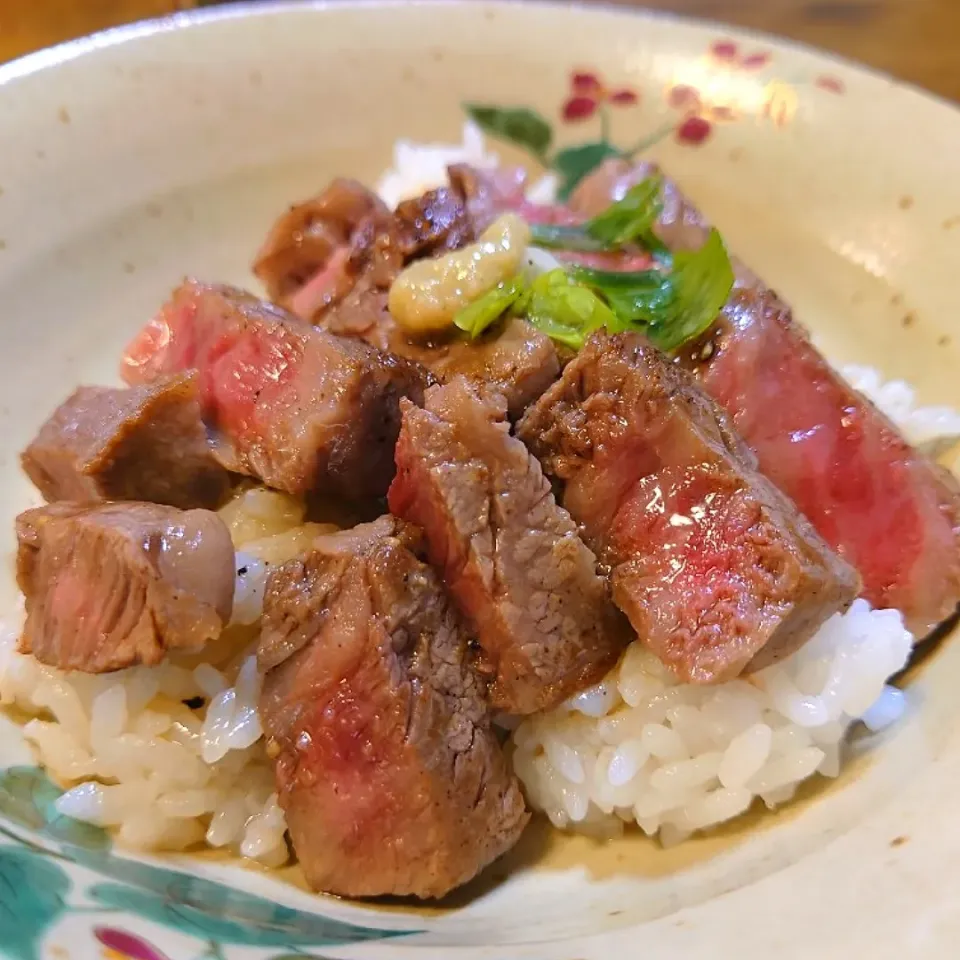 ステーキ丼( ´艸｀)|しーPaPaさん