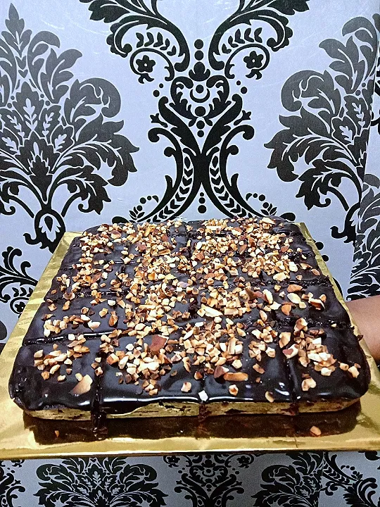 Brownies cake with almond|Nalinimagenさん