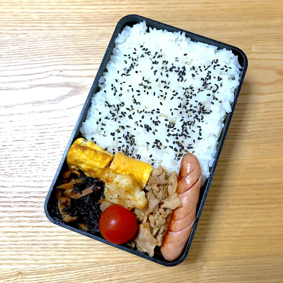 Snapdishの料理写真:木曜日の旦那さんのお弁当🍙|むさけんさん