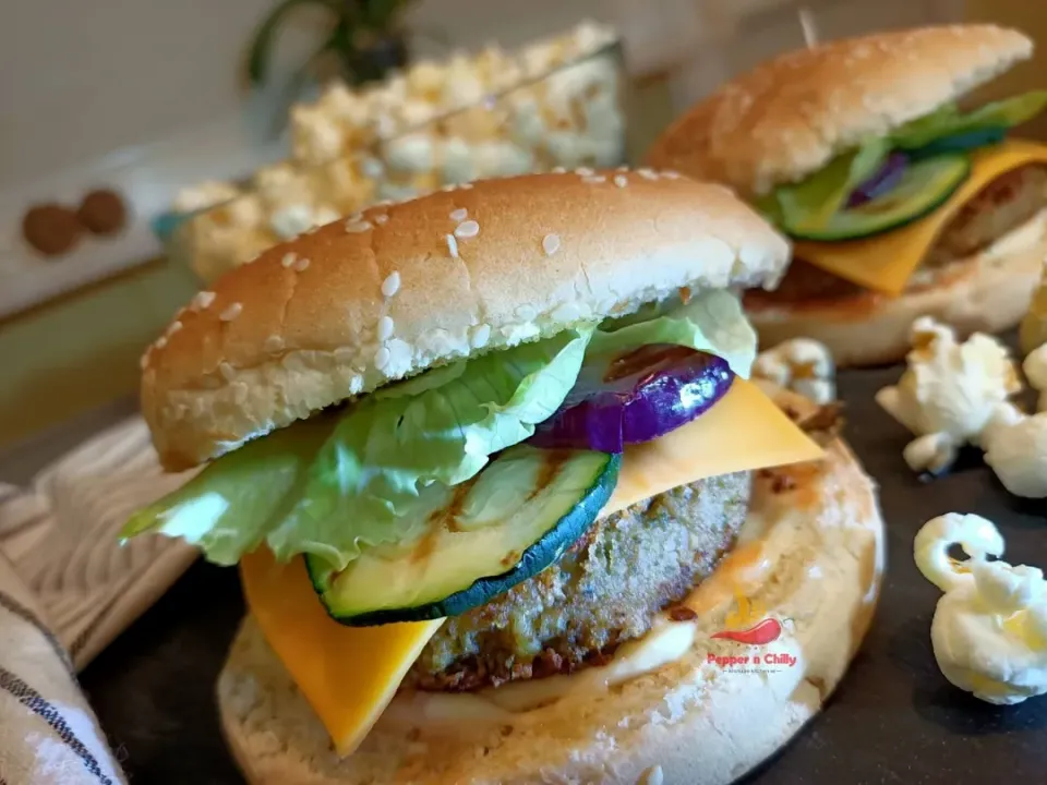 Broccoli Burger
something GREEN, something VEGGIES!!|Pepper n Chillyさん