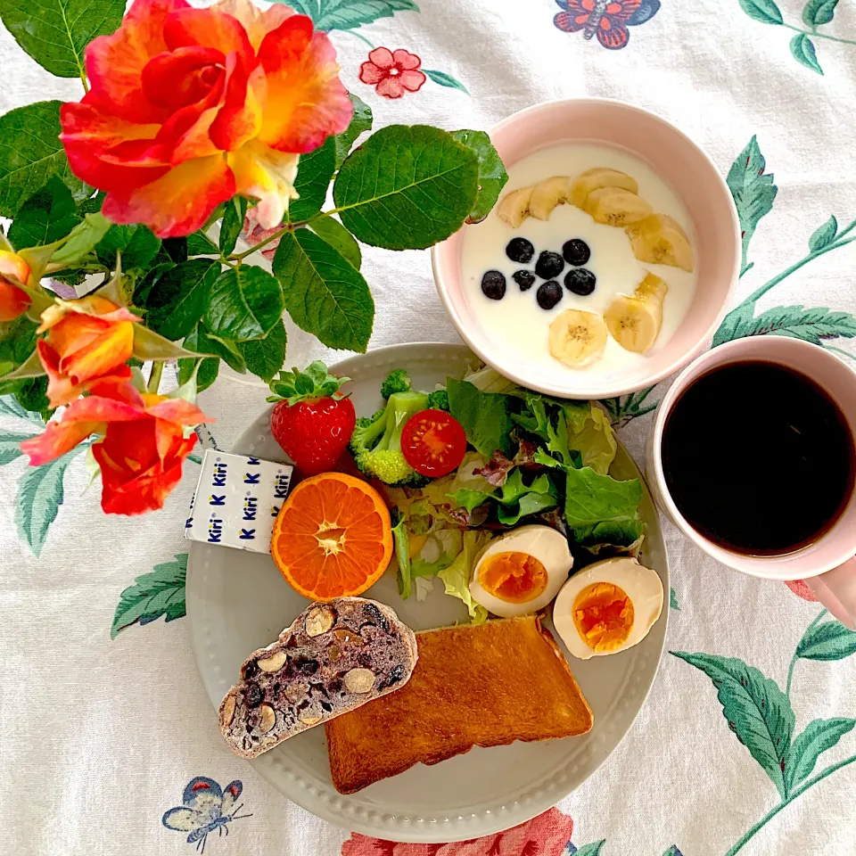 Snapdishの料理写真:お庭の花とモーニングプレート|あっちゃんさん