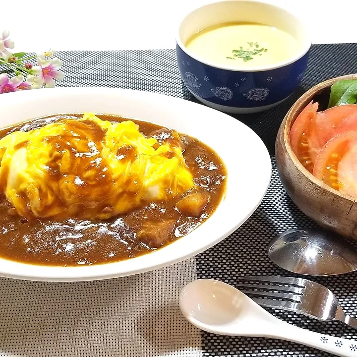 ２日目のカレーオムライス。

カレー残ってるんだけど、１食分にはちょっと足りない……ていうときの救済メニュー(笑)|板ちゃんさん