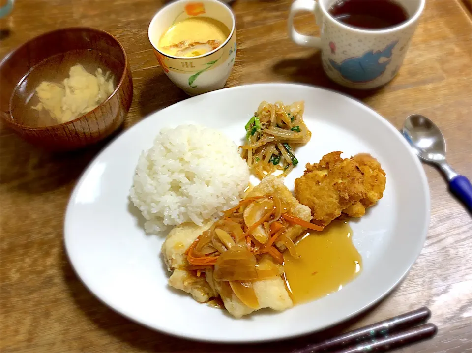 鯛と厚揚げの南蛮漬け・ピリ辛もやしニラナムル・豆腐とツナのナゲット・絶品茶碗蒸し・うしお汁・ご飯|ちびろ菌さん