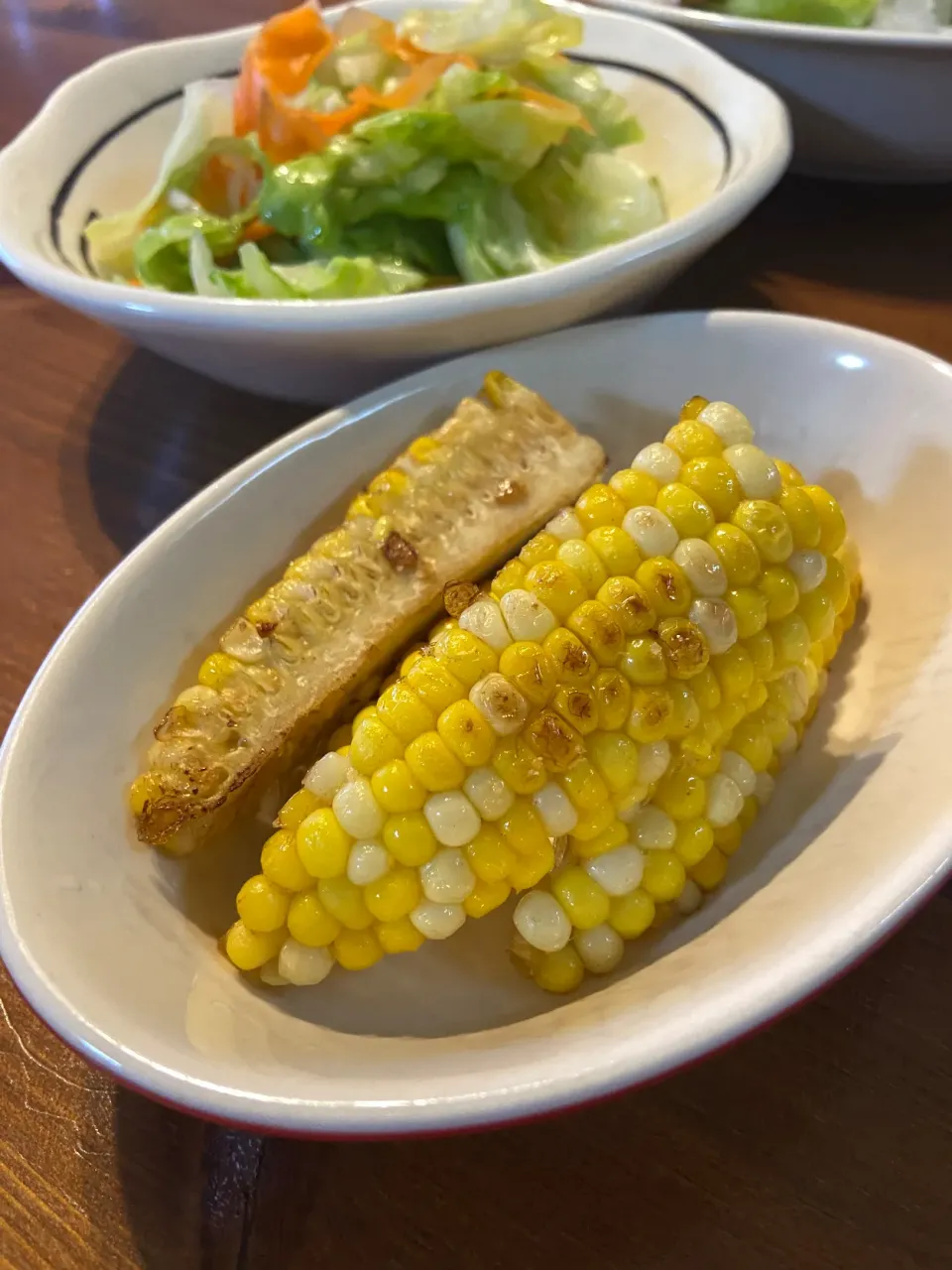 5/13の夕食　とうもろこしバター炒めときゃべつの塩揉み|yoneさん