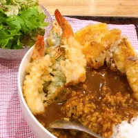 Snapdishの料理写真:🍤揚げたて天ぷらカレー丼🍛|ひつじのひとりごとさん