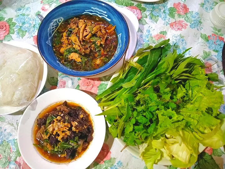 Snapdishの料理写真:Thai local food, northern,Larb and Yam jeen kai.|Boomerangさん