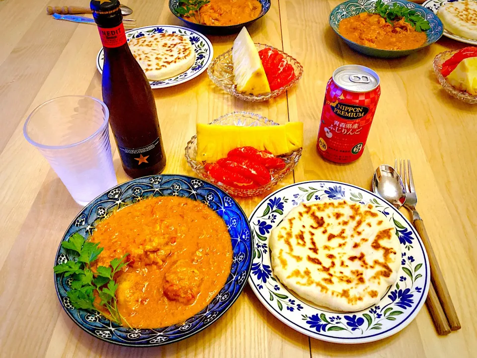 Snapdishの料理写真:今日の夕食　バターチキンカレー　チーズクルチャ　フルーツ|ふわ猫はなちゃんさん