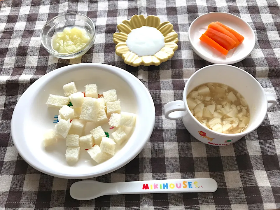 【離乳食】豆腐の野菜スープ、食パン、にんじん、ヨーグルト、キウイ|sayaさん