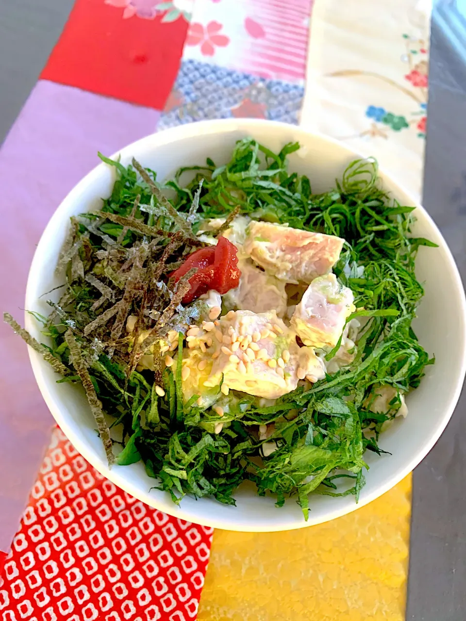 アボカドと塩麹漬け蒸し鶏のタルタル丼|プクママさん