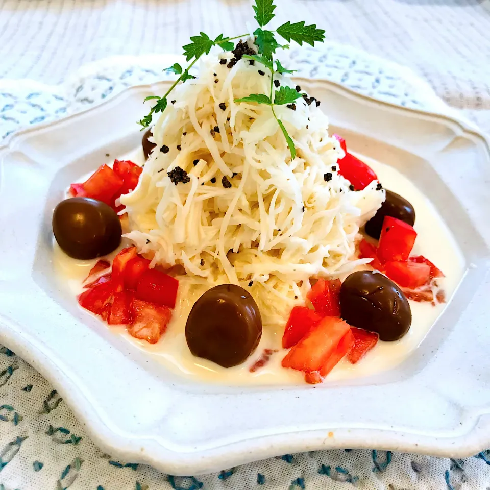 帆立と大根のサラダ🥗黒胡椒をアクセントに〜✨|ブルースプーンさん