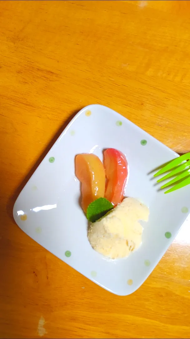 リンゴ🍎コンポート　バニラアイス添え|かずにゃんさん