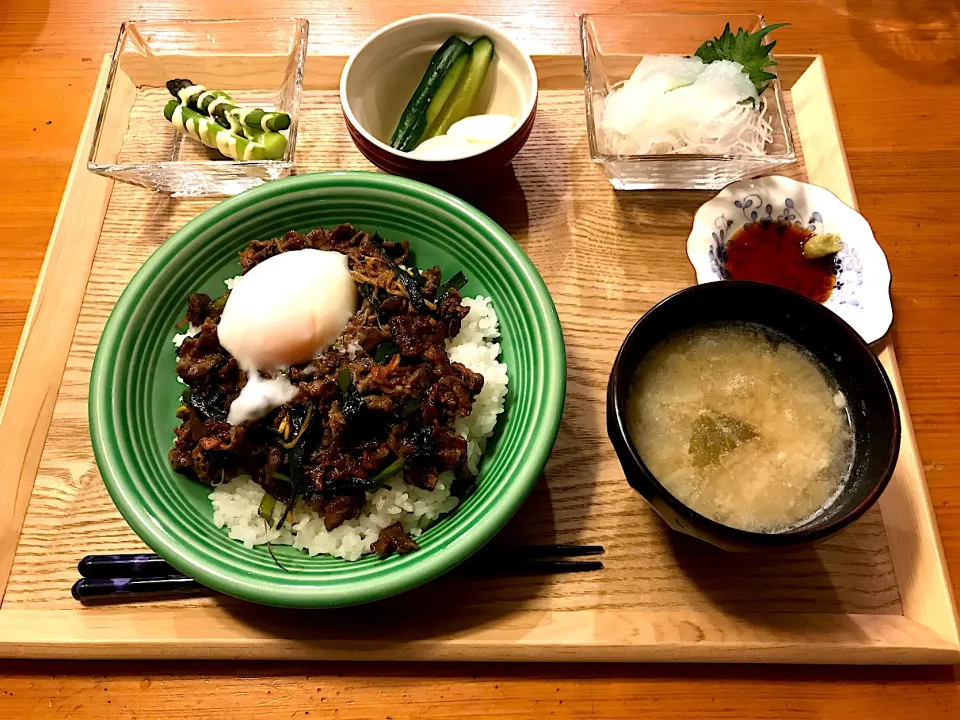 焼き肉丼|だんご3兄弟さん