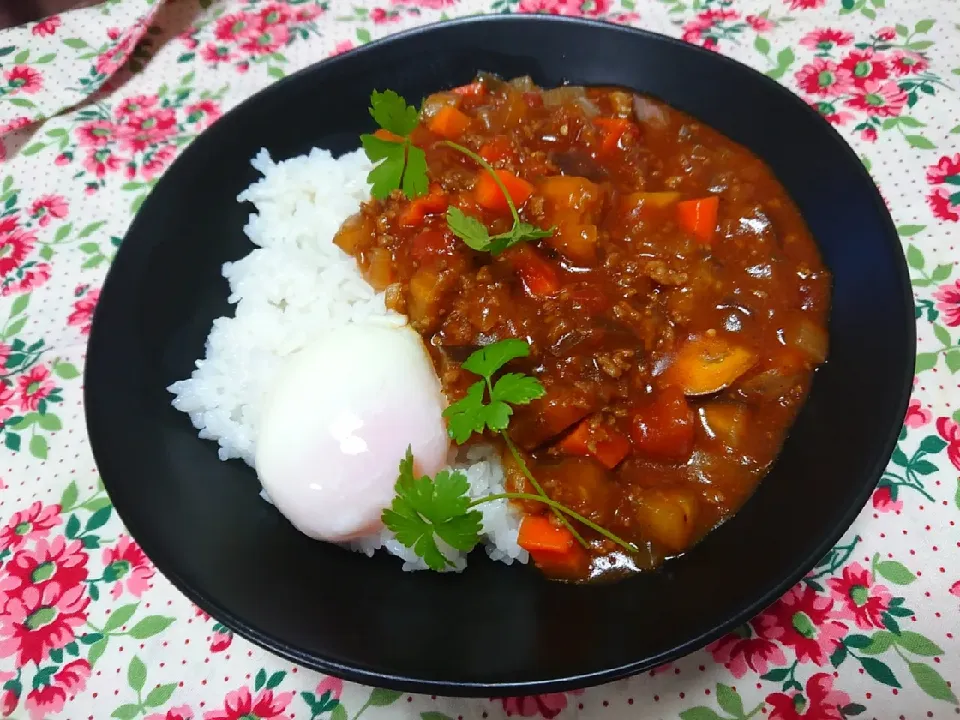 Snapdishの料理写真:キーマカレー・温玉乗っけ✨|cocco+さん