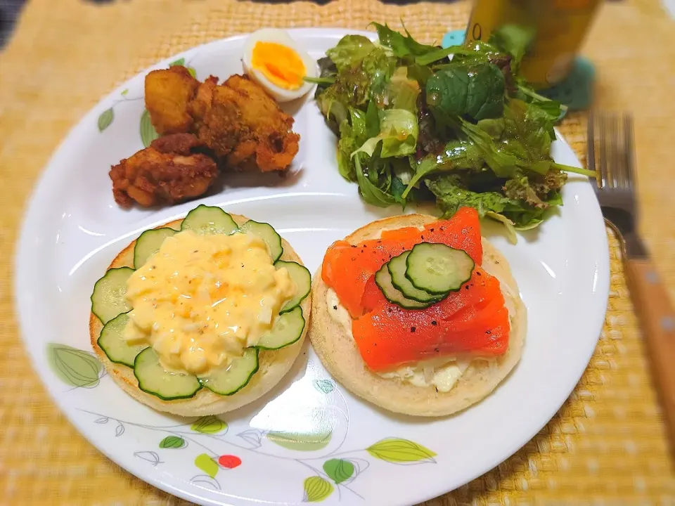 ★今日の晩酌★
❇️クリチとスモークサーモン*たまごサラダの
オープンサンド
❇️カレー唐揚げ
❇️サラダ|☆Chieco☆さん