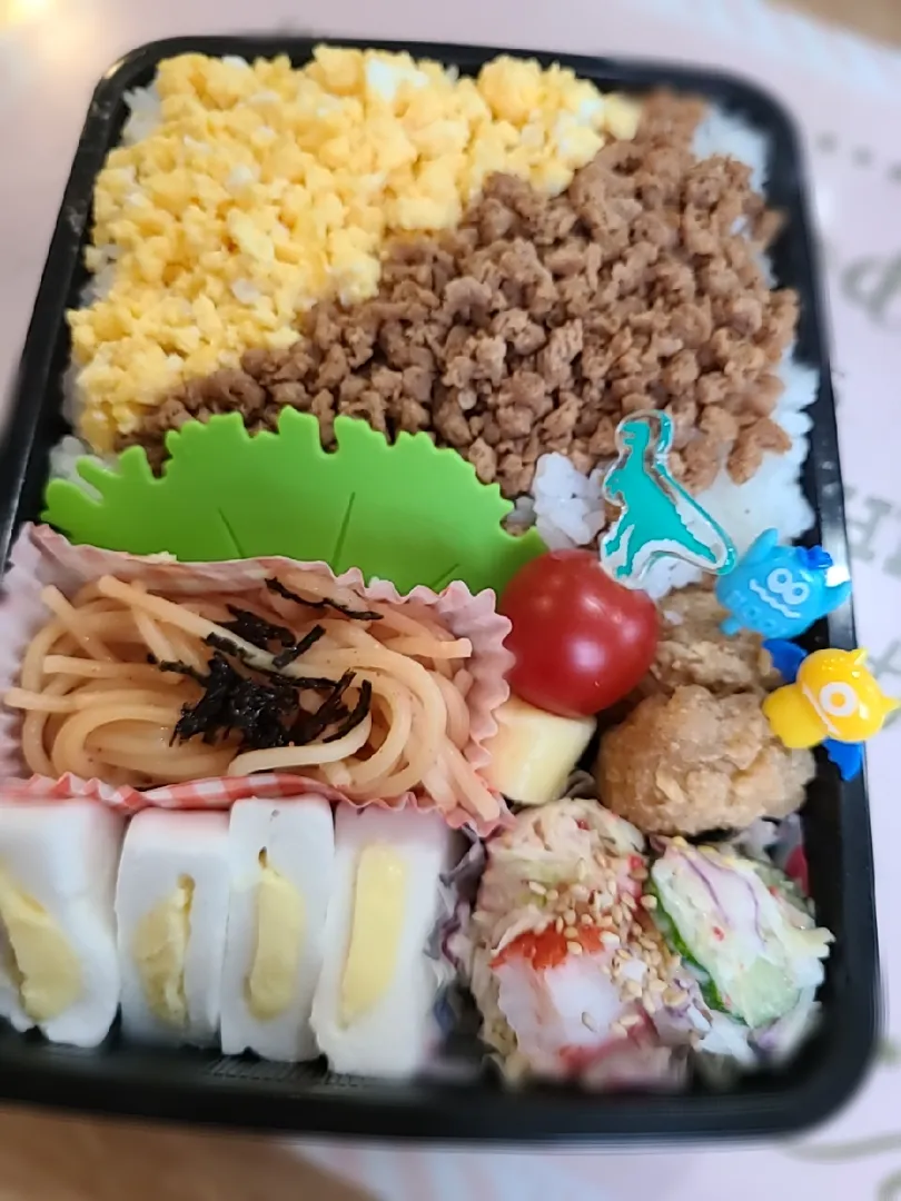 今日のお弁当🍱
～育ち盛りバージョン～
大豆ミートでヘルシー2色そぼろ弁当😋|みぽりん♪さん