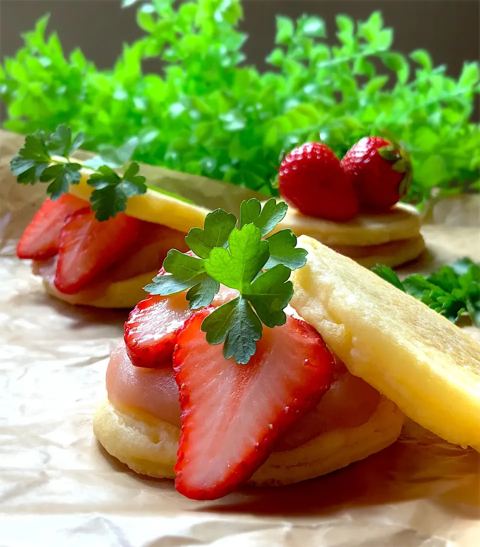 Snapdishの料理写真:ミニパンケーキ桜あんどら焼き🌸|9421beruさん