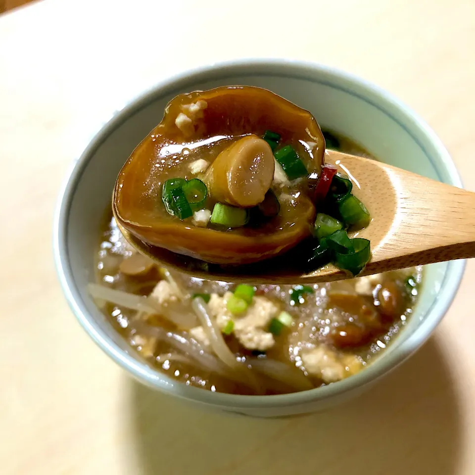 なめこと鶏ひき肉の中華スープ|くまちゃんなめこさん