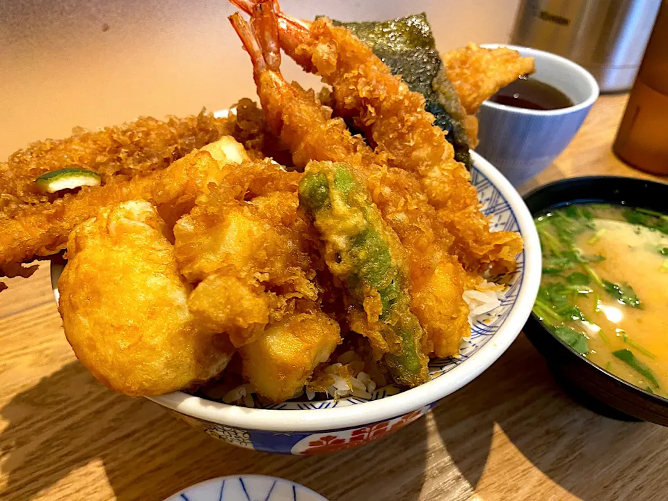 Snapdishの料理写真:江戸前天丼　味噌汁|tadaroさん