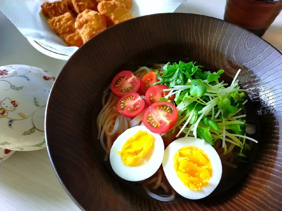 お昼はツルっと盛岡冷麺🍜|みやこさん