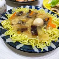 Snapdishの料理写真:レトルトの中華丼で餡掛けかた焼きそば😆|みやこさん