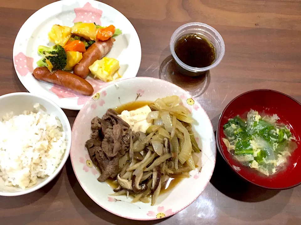 Snapdishの料理写真:肉豆腐 レタスと卵の中華スープ グリル野菜のチーズがけ 市販もずく酢|おさむん17さん