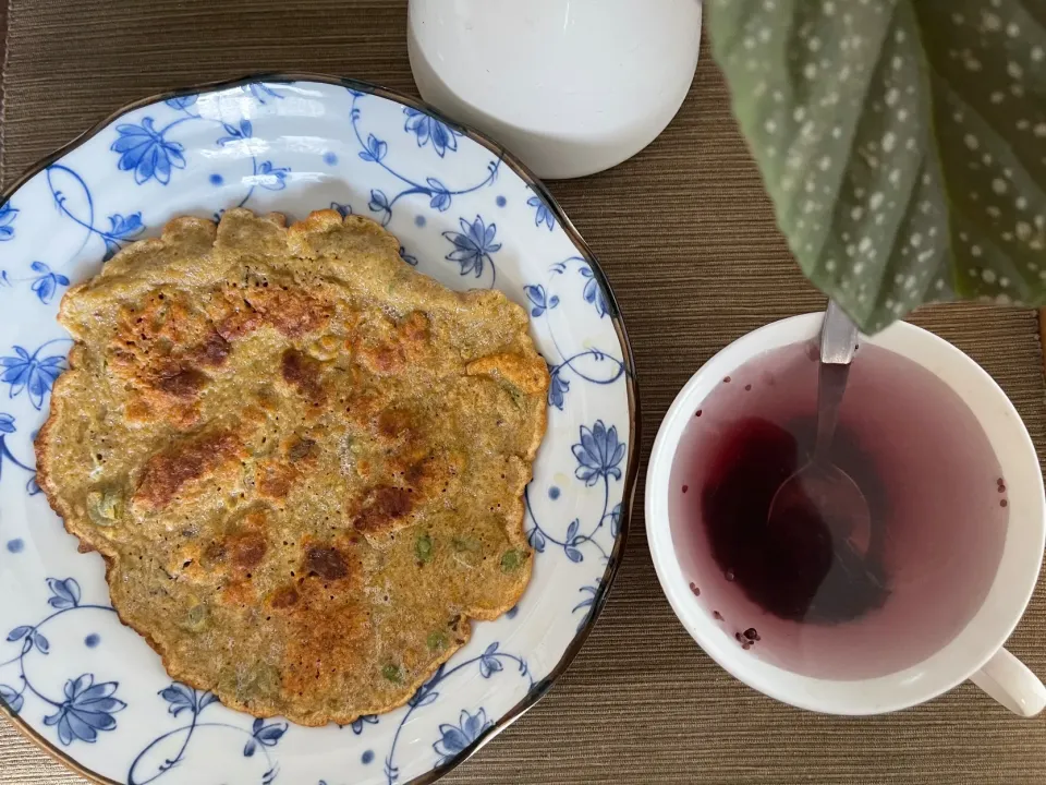 Mulberry and Whole wheat pancake wild vegetables and egg|naturerespiroさん