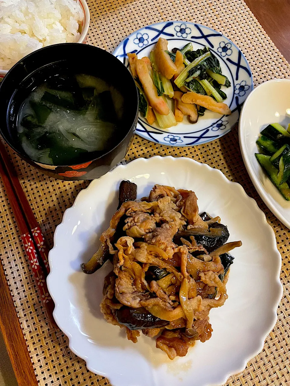 豚肉と茄子としめじのオイスターソース炒め、生姜天とうまい菜と椎茸のきんぴら、たたききゅうりの梅カツオポン酢和え、わかめと玉ねぎのお味噌汁|クリスティーヌさん