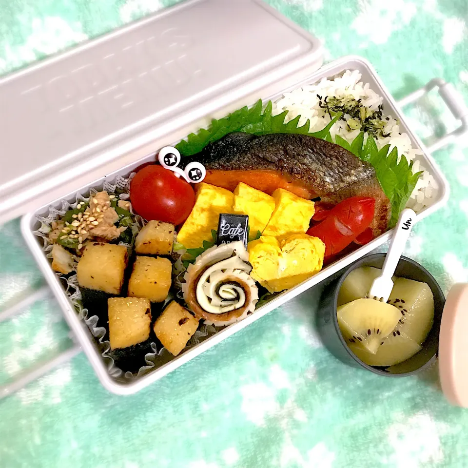 JK1弁当🍱〜焼き鮭・玉子焼き・無限ピーマン・山芋磯辺焼き・ちくわ海苔チーズくるくる・ソーセー人・ゴールデンキウイ|華恋さん