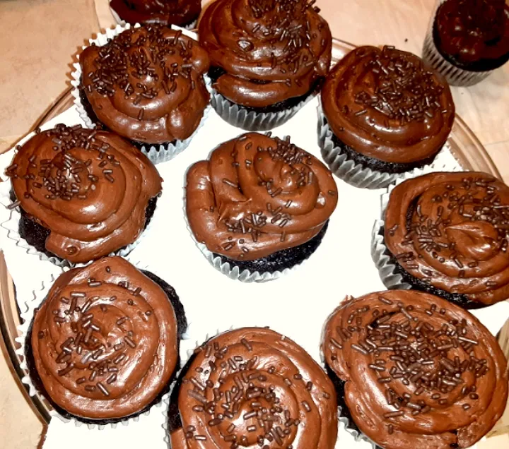 dark chocolate espresso cupcakes and chocolate frosting..|Bobbijeanさん