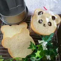 くま型食パン！