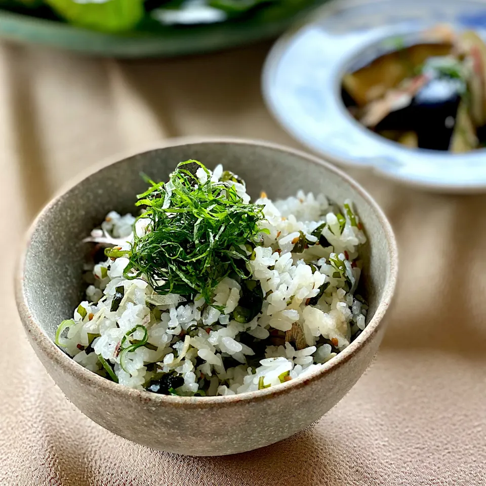 🌿🍚🥓夏の薬膳 ③. 🌿🍚🌾薬味たっぷり。大人のわかめご飯|ゆきぽん@ゆきの家飲み料理さん