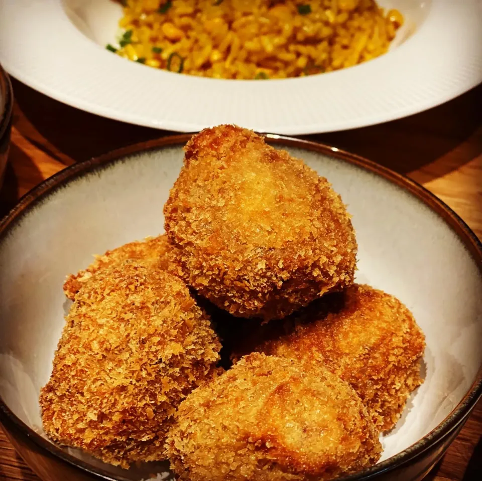 Dinner Vegetarian
Sweetcorn Turmeric Pilaf Long grain rice cooked in vegetable stock & fresh Garlic 
Mushroom & Eggplant Spicy Tomato Curry 
Breaded Black bean |Emanuel Hayashiさん